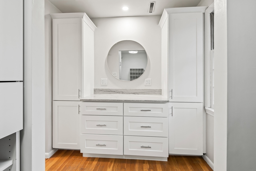 Framingham, Massachusetts 01702, United States, 4 Bedrooms Bedrooms, ,3 BathroomsBathrooms,Residential,Active,243719