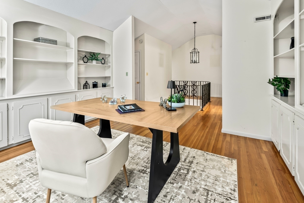 Framingham, Massachusetts 01702, United States, 4 Bedrooms Bedrooms, ,3 BathroomsBathrooms,Residential,Active,243719