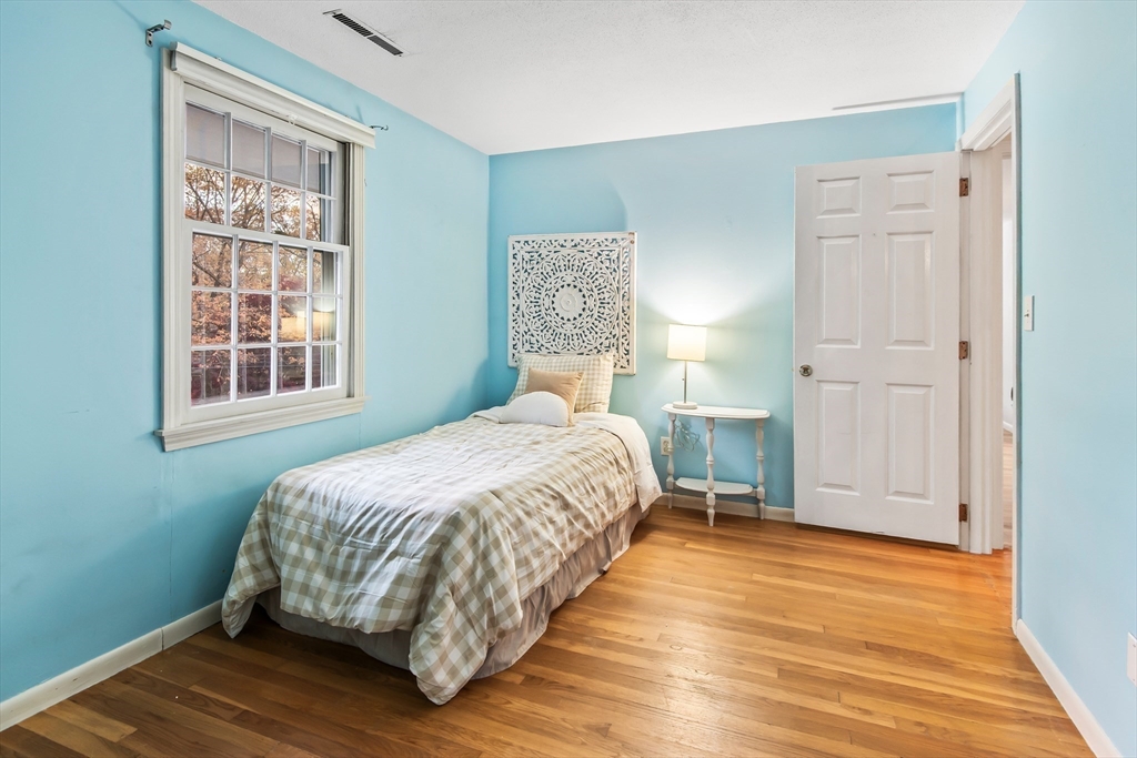 Framingham, Massachusetts 01702, United States, 4 Bedrooms Bedrooms, ,3 BathroomsBathrooms,Residential,Active,243719