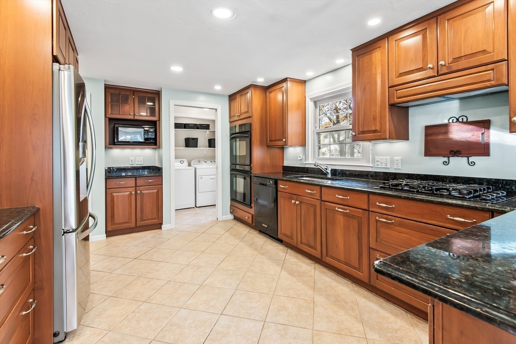 Framingham, Massachusetts 01702, United States, 4 Bedrooms Bedrooms, ,3 BathroomsBathrooms,Residential,Active,243719