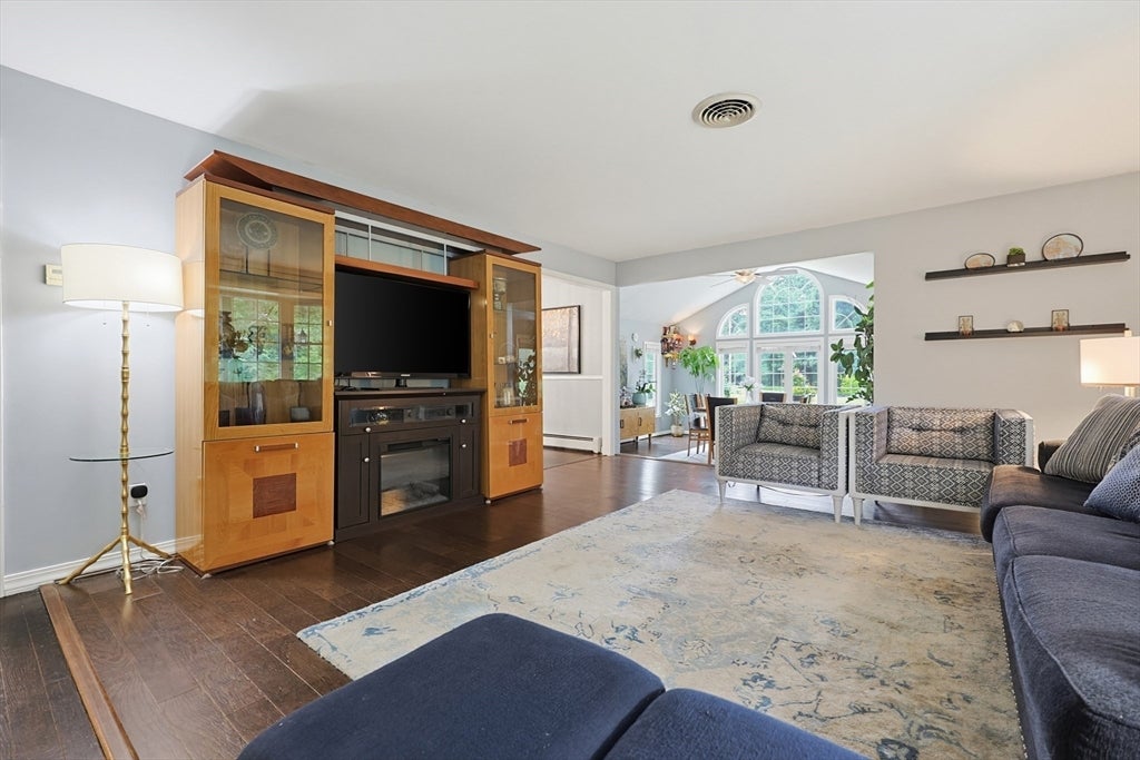 25 Old Elmdale Rd, Uxbridge, MA, 25 Old Elmdale Rd, Uxbridge, MA Photo #7