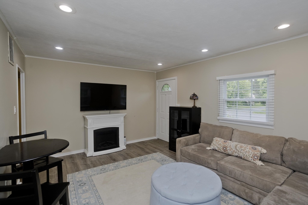 29 Lawnwood Ave, Longmeadow, MA, 29 Lawnwood Ave, Longmeadow, MA Photo #4