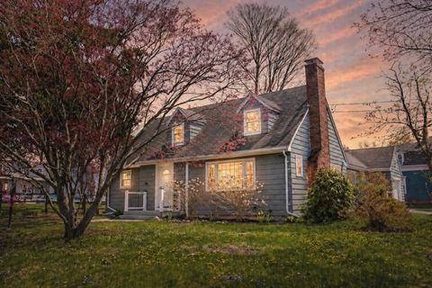 Photo of 1 Lincoln St, Georgetown, MA 01833 (MLS # 73510848)