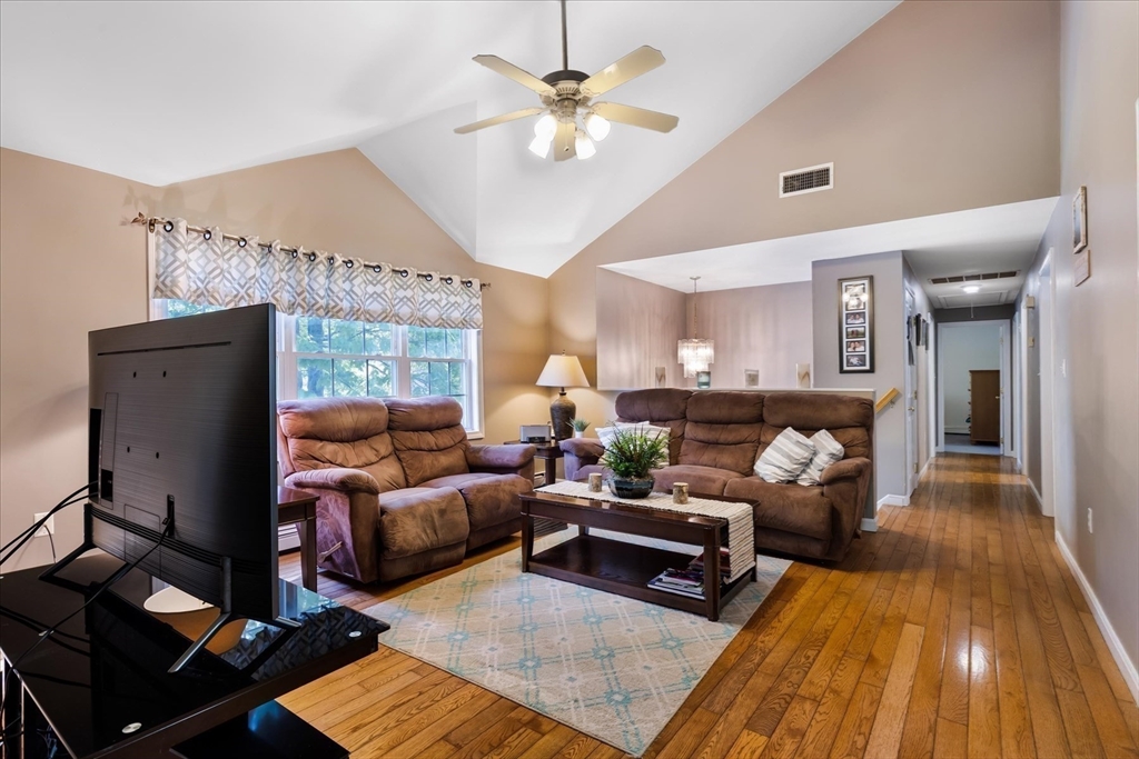 38 Hereford Ln