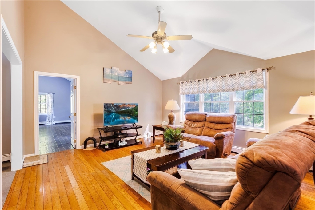 38 Hereford Ln