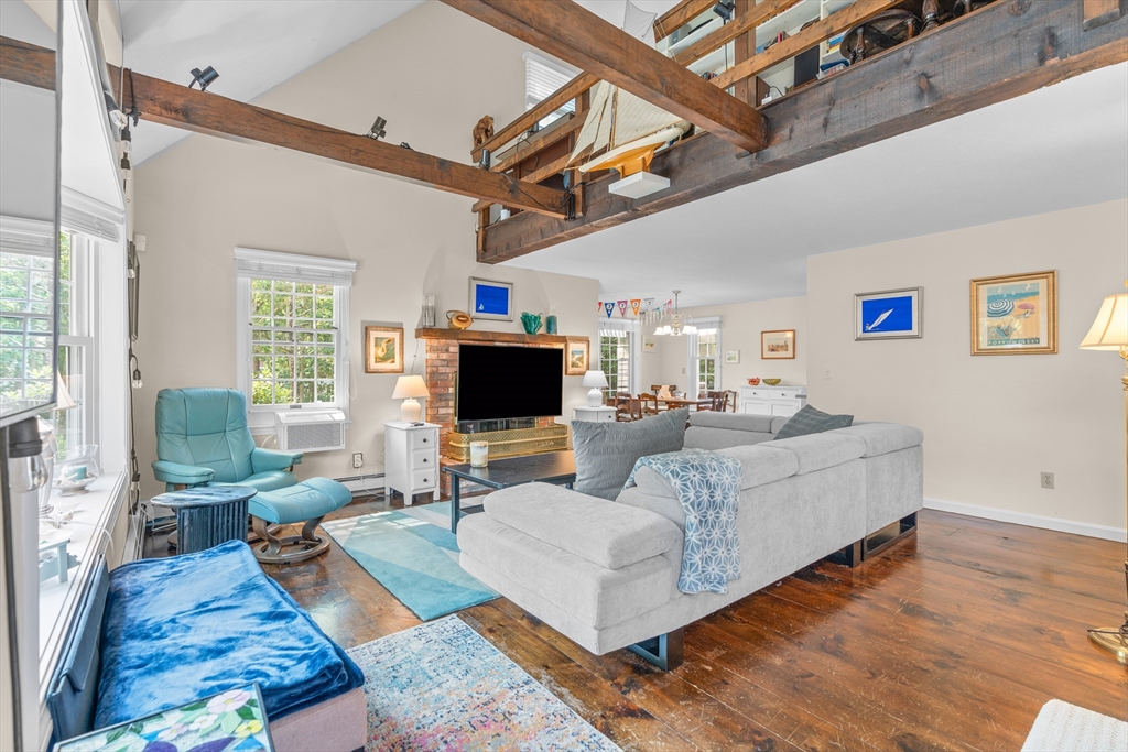 20 Monahansett Rd