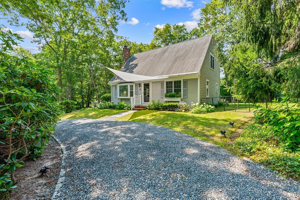 20 Monahansett Rd