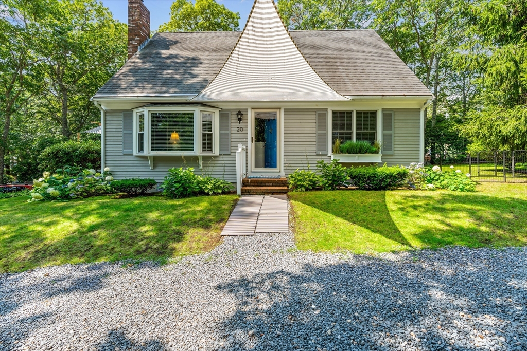 20 Monahansett Rd