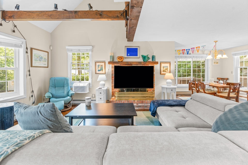 20 Monahansett Rd