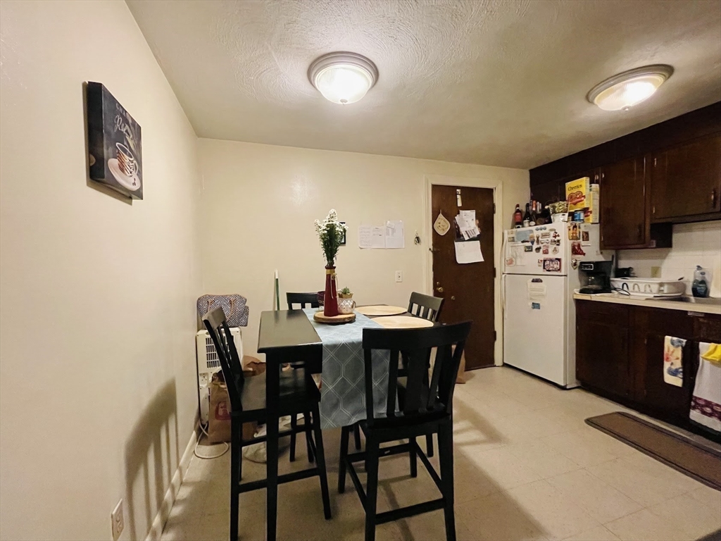 187 Great Rd B2