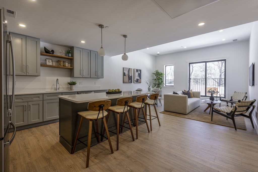 1060 Main St 306