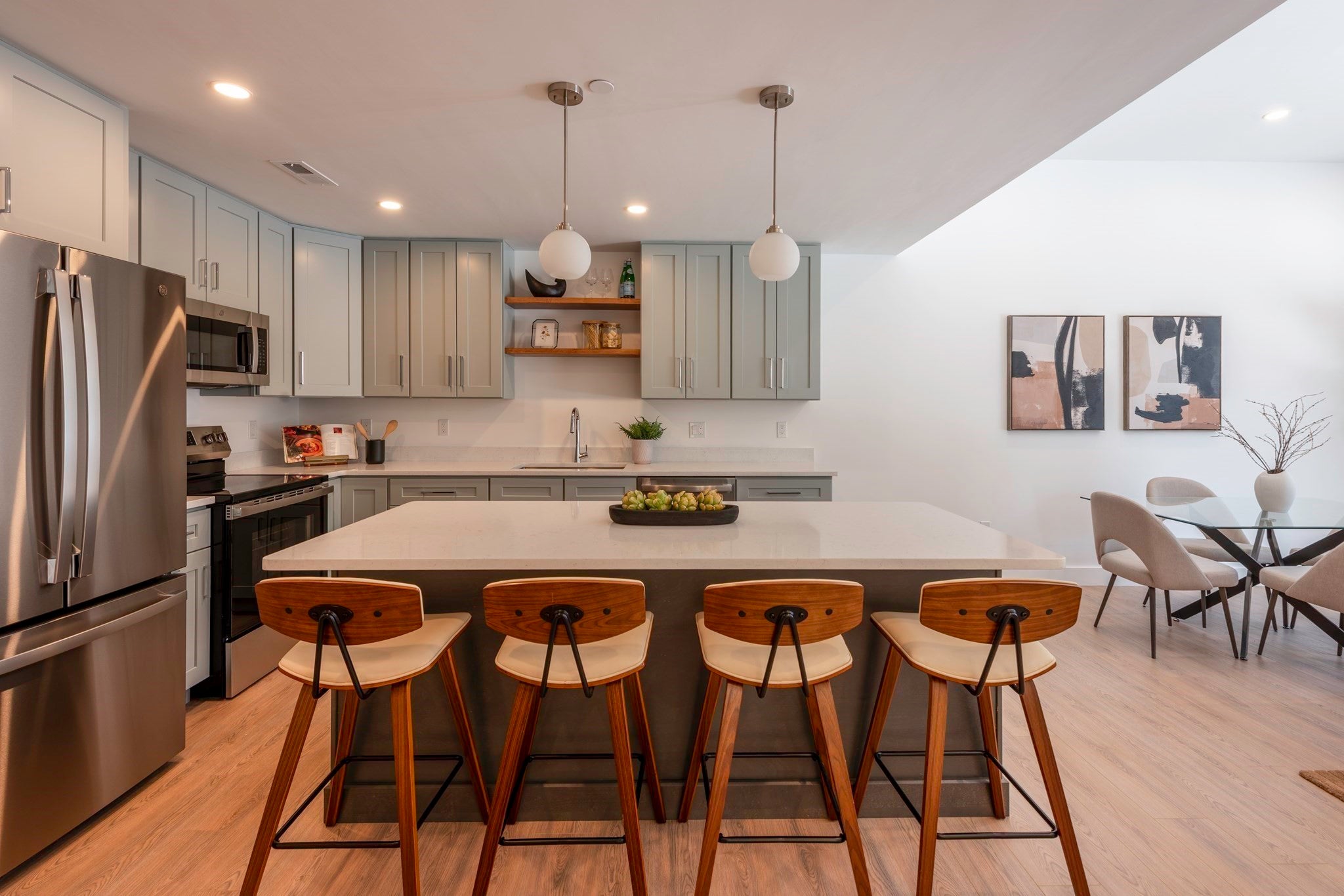 1060 Main St 306