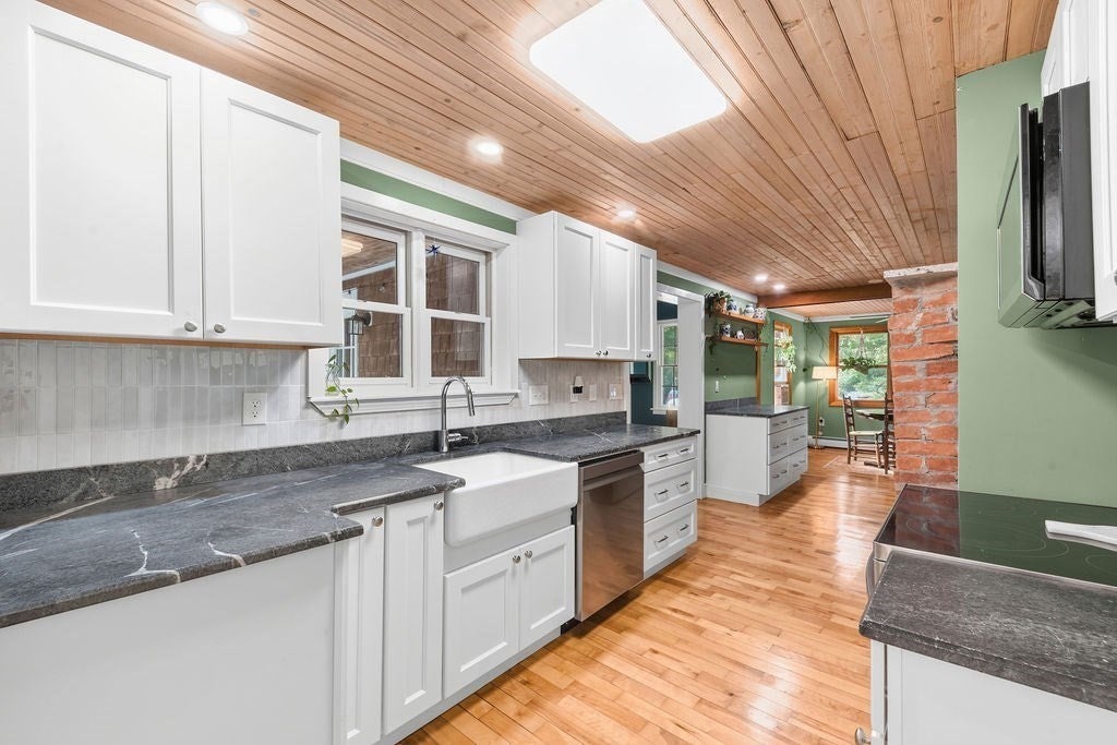 287 Taunton St, Wrentham, MA, 287 Taunton St, Wrentham, MA Photo #5