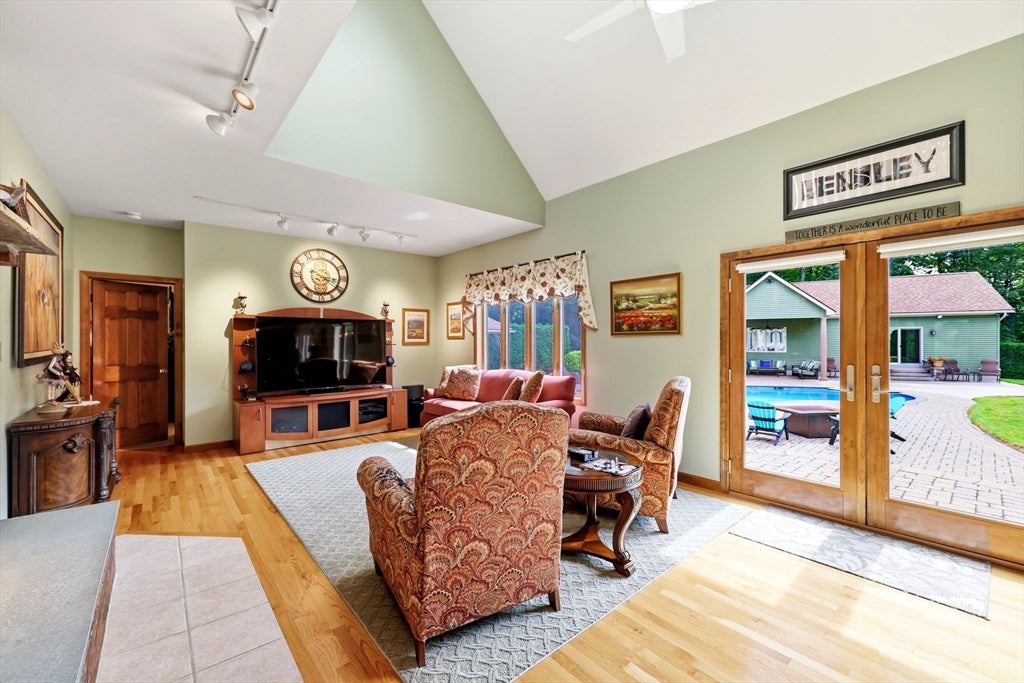 36 Mineral Spring Ave