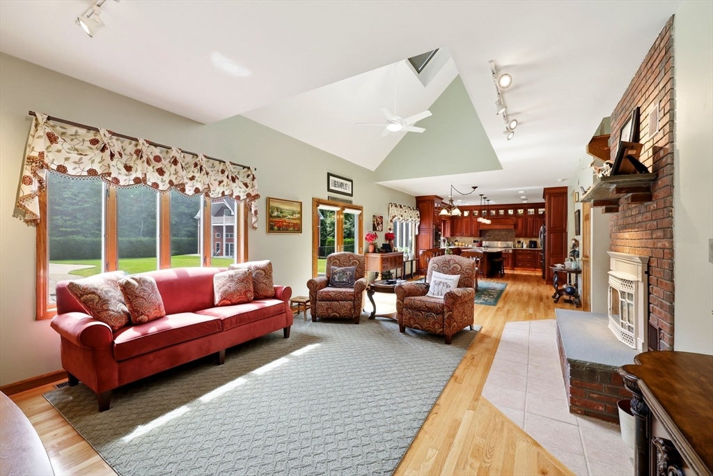 36 Mineral Spring Ave