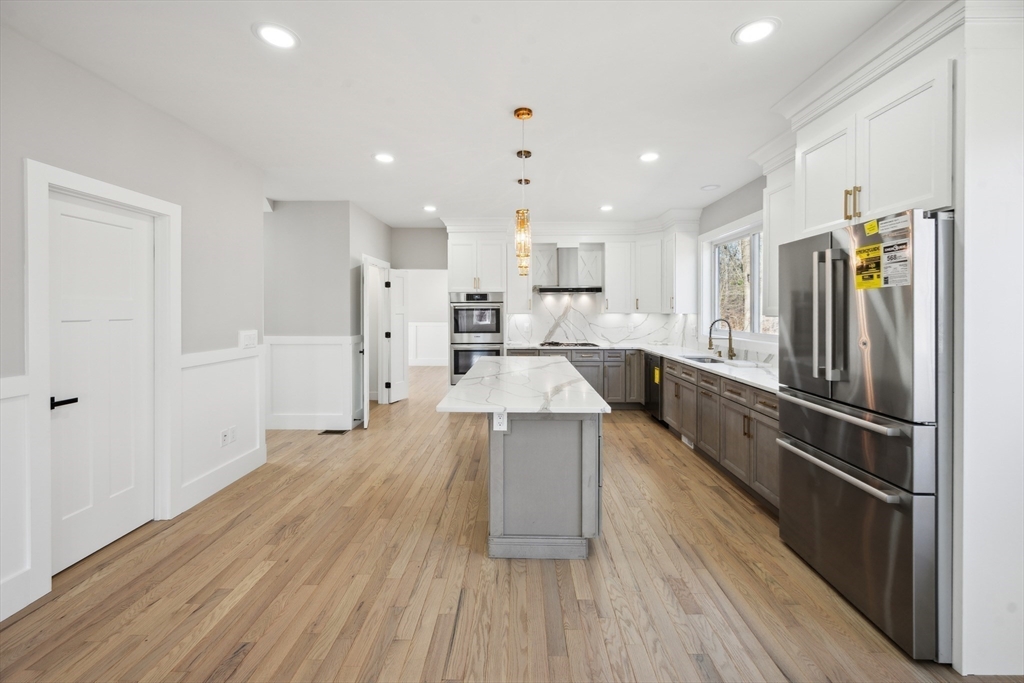 10 Falcon Dr