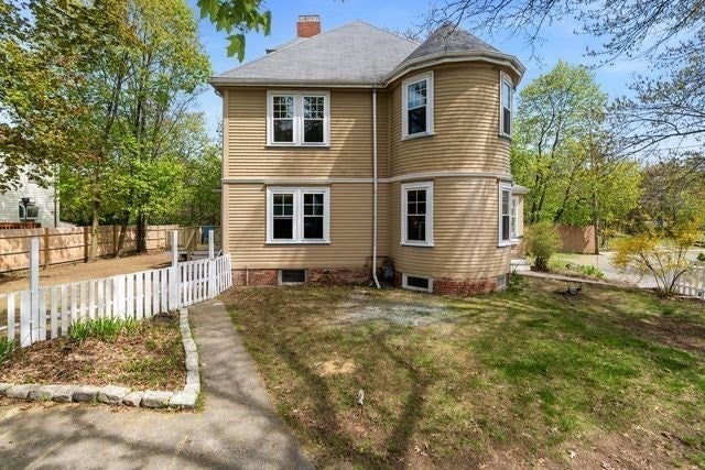 10 Oak Bluff St