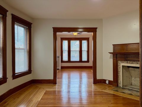 Photo of 271-273 Pleasant St #271, Holyoke, MA 01040 (MLS # 73458113)