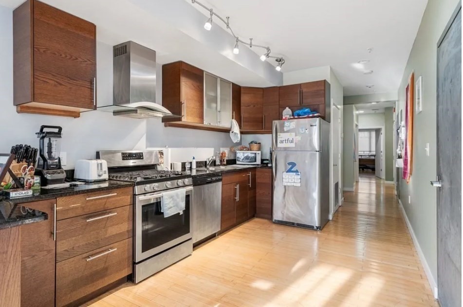 1431-1433 Tremont St 3