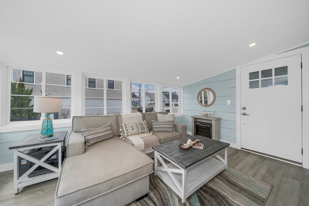 237 Northern Blvd, Newburyport, MA Photo #4