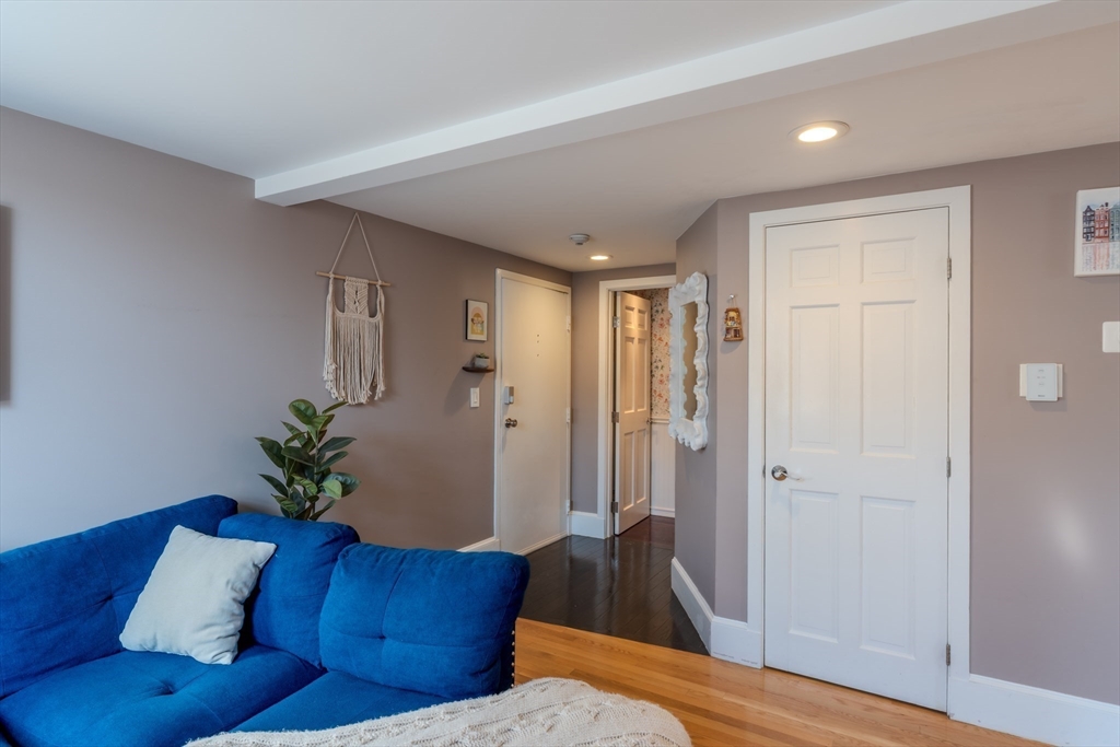 129 Essex St 8