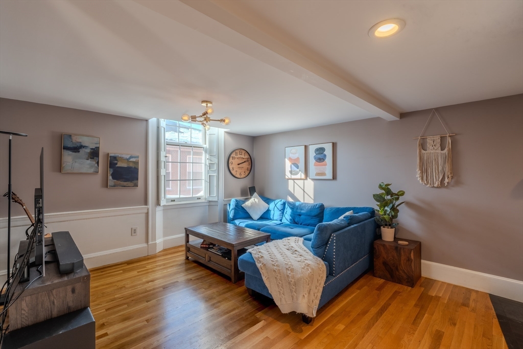 129 Essex St 8