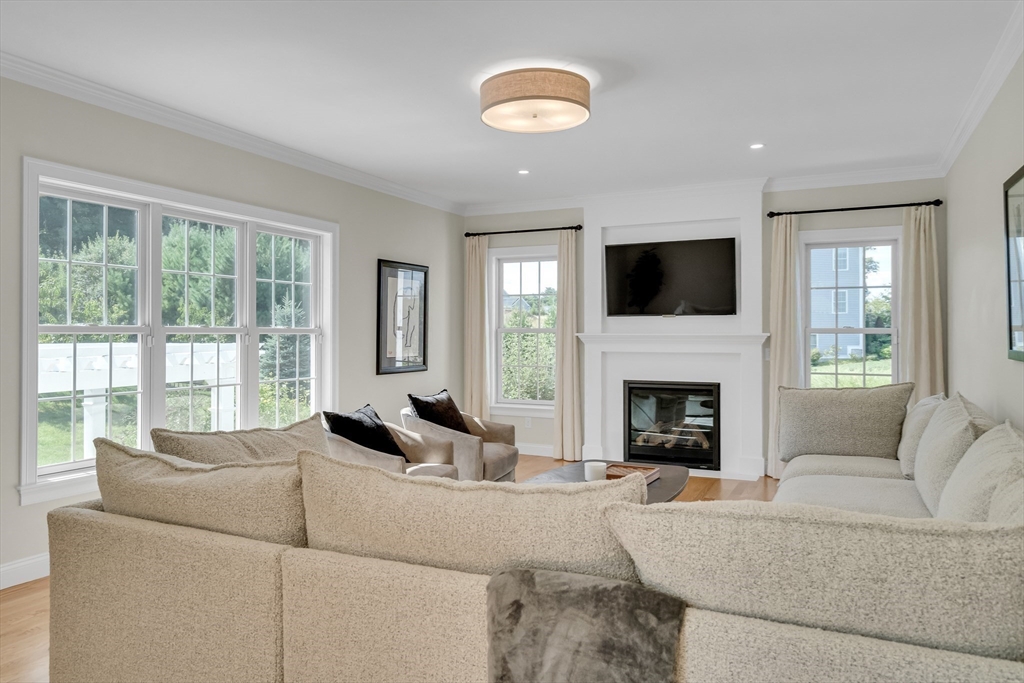 Millis, Massachusetts 02054, United States, 4 Bedrooms Bedrooms, ,4 BathroomsBathrooms,Residential,Active,83301