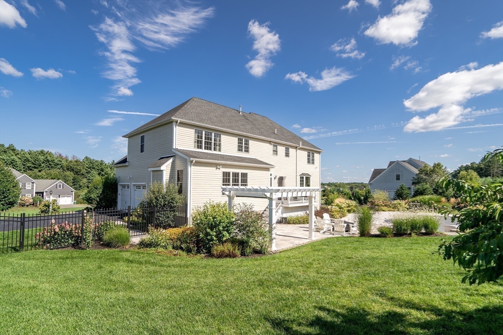 Millis, Massachusetts 02054, United States, 4 Bedrooms Bedrooms, ,4 BathroomsBathrooms,Residential,Active,83301