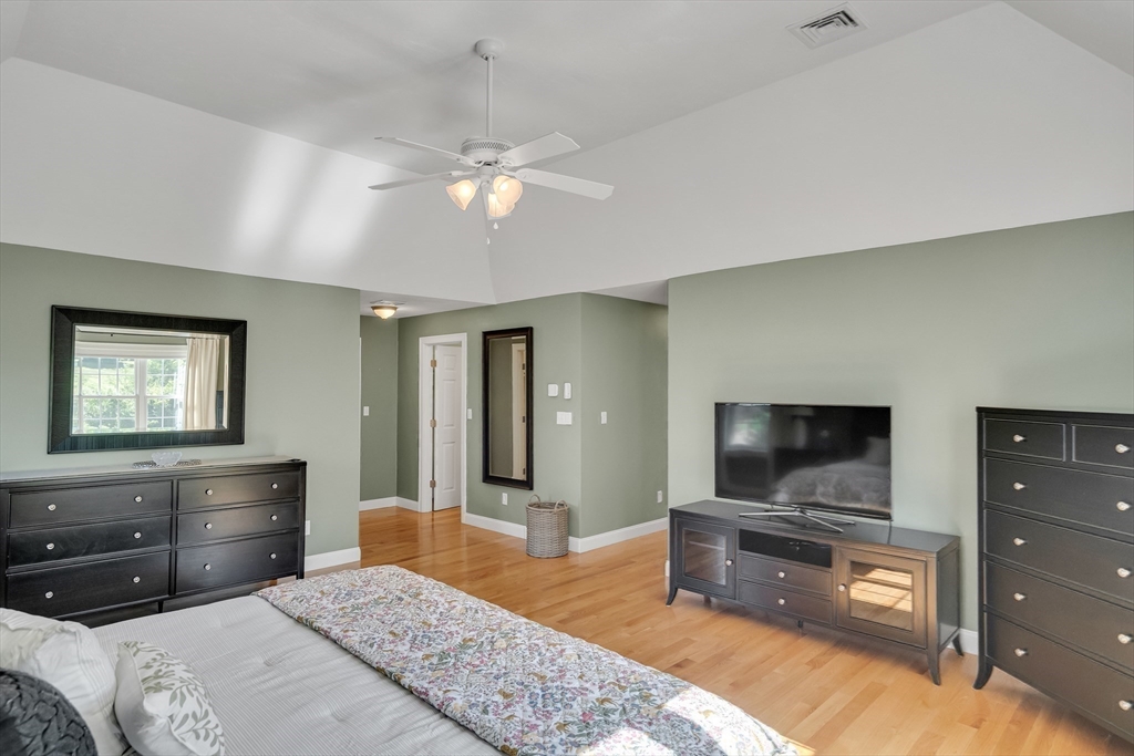 Millis, Massachusetts 02054, United States, 4 Bedrooms Bedrooms, ,4 BathroomsBathrooms,Residential,Active,83301