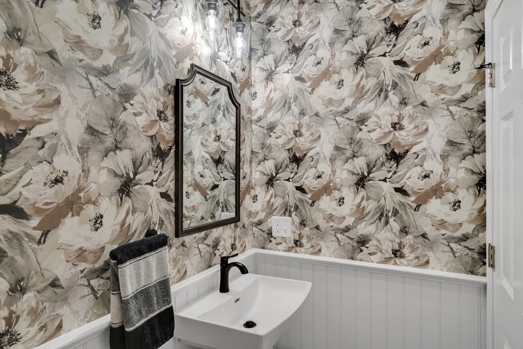 Millis, Massachusetts 02054, United States, 4 Bedrooms Bedrooms, ,4 BathroomsBathrooms,Residential,Active,83301