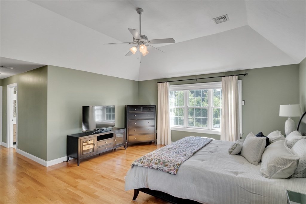 Millis, Massachusetts 02054, United States, 4 Bedrooms Bedrooms, ,4 BathroomsBathrooms,Residential,Active,83301