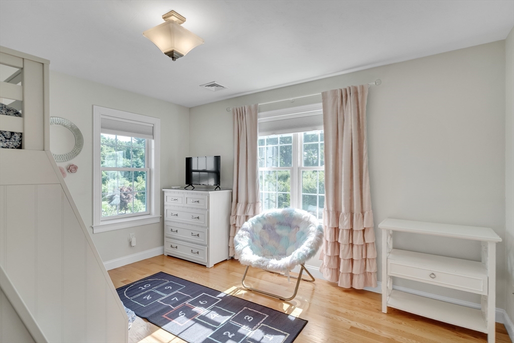 Millis, Massachusetts 02054, United States, 4 Bedrooms Bedrooms, ,4 BathroomsBathrooms,Residential,Active,83301