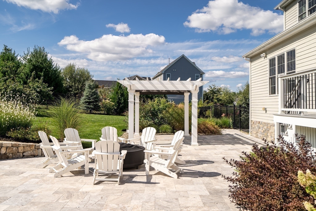 Millis, Massachusetts 02054, United States, 4 Bedrooms Bedrooms, ,4 BathroomsBathrooms,Residential,Active,83301