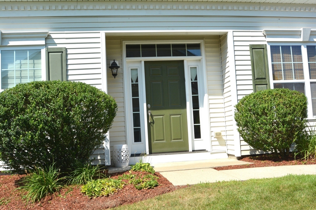 8 Hopkins Circle 8