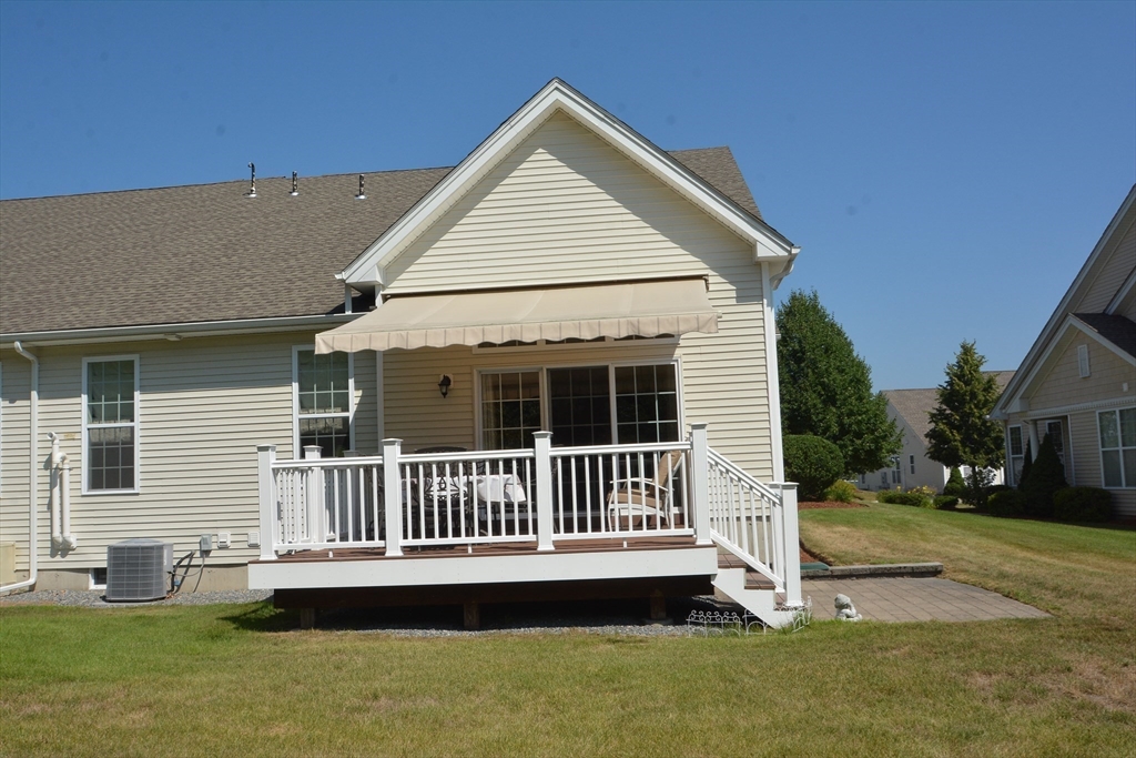 8 Hopkins Circle 8