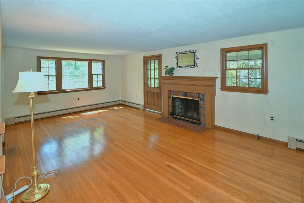 4 Applecrest Rd