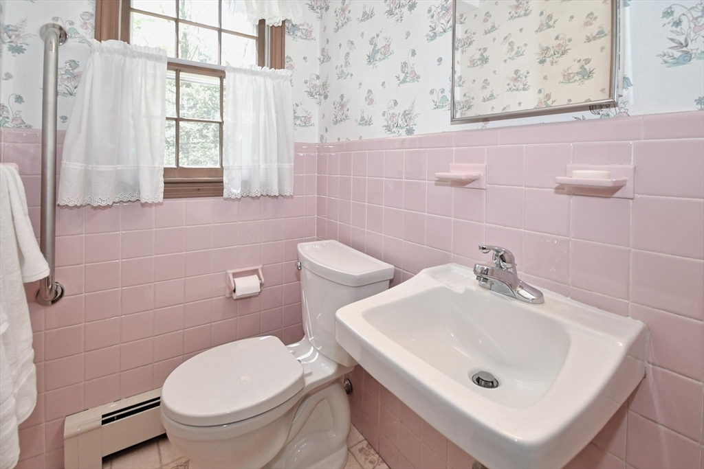 4 Applecrest Rd, Andover, MA Photo #9