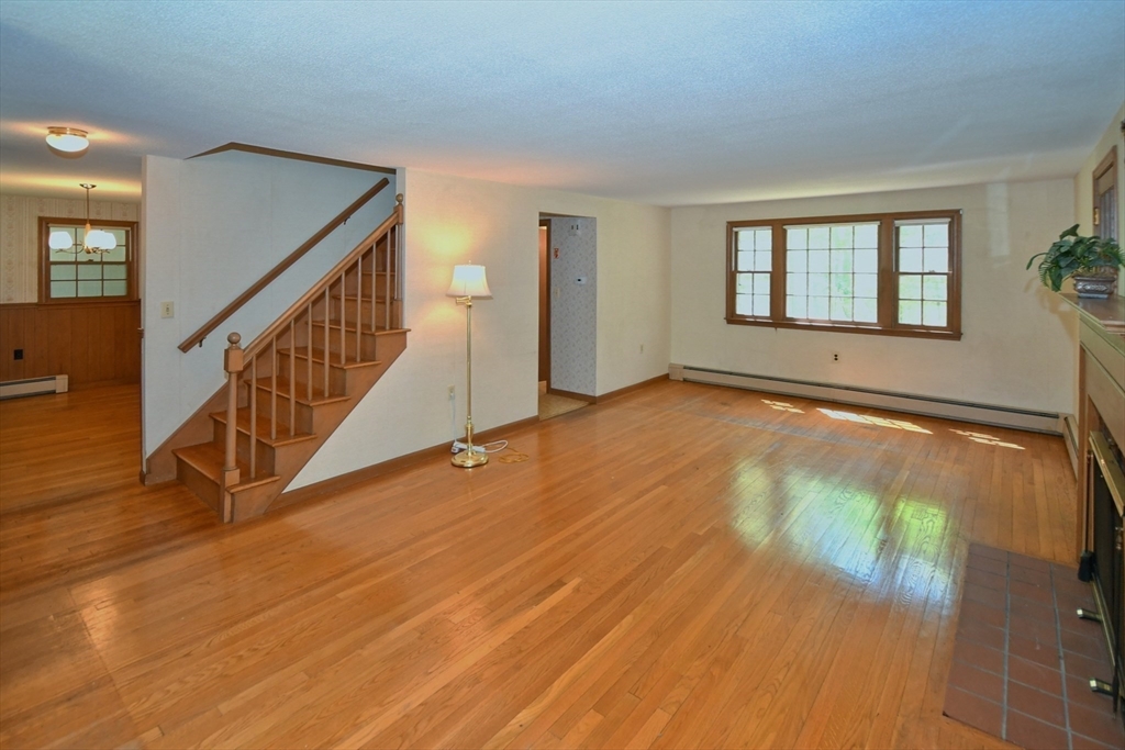 4 Applecrest Rd