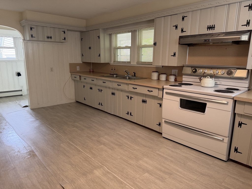 33 Highland St, Webster, MA, 33 Highland St, Webster, MA Photo #10