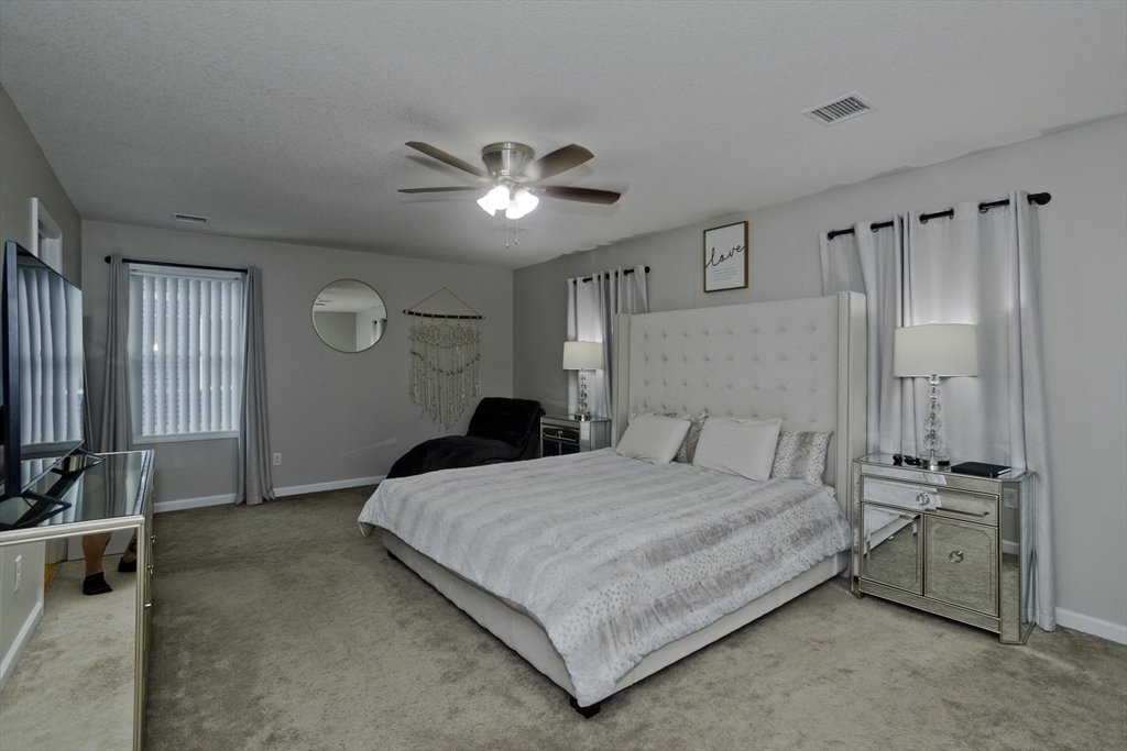 Springfield, Massachusetts 01104, United States, 4 Bedrooms Bedrooms, ,3 BathroomsBathrooms,Residential,Active,153634