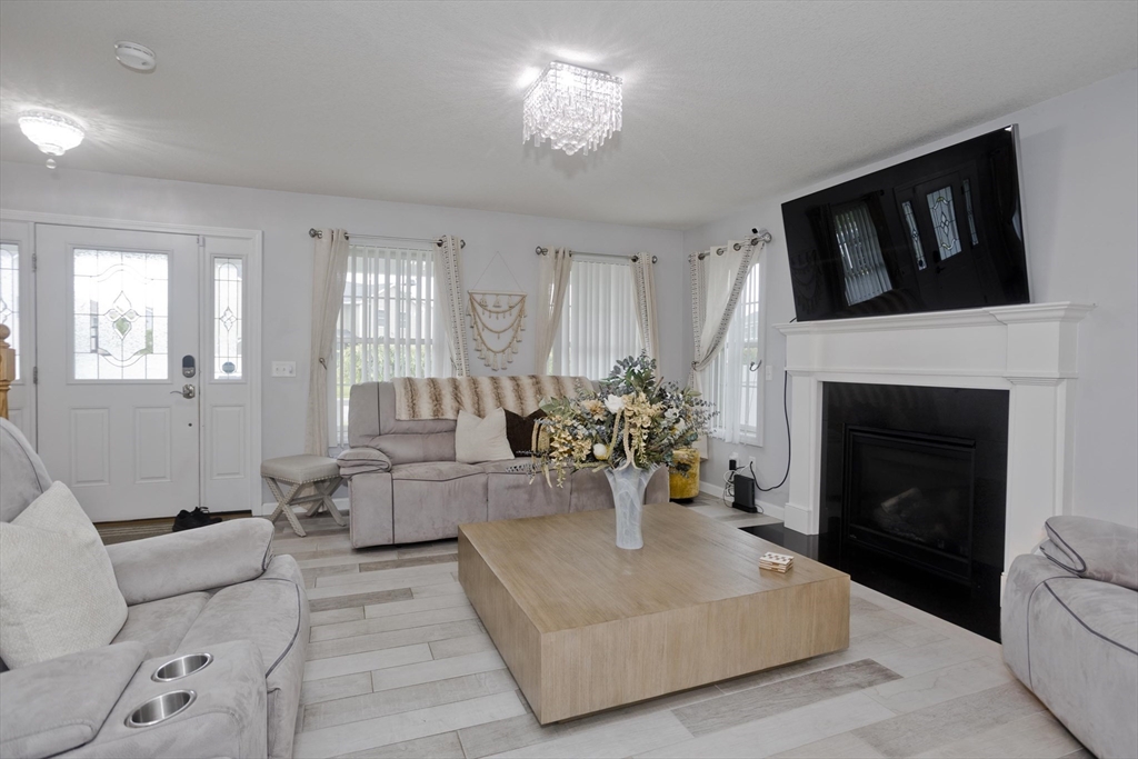 Springfield, Massachusetts 01104, United States, 4 Bedrooms Bedrooms, ,3 BathroomsBathrooms,Residential,Active,153634