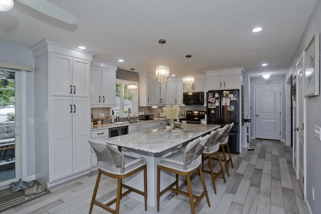 Springfield, Massachusetts 01104, United States, 4 Bedrooms Bedrooms, ,3 BathroomsBathrooms,Residential,Active,153634