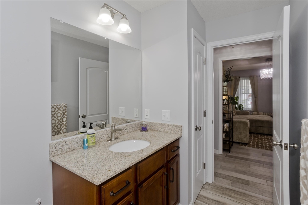 Springfield, Massachusetts 01104, United States, 4 Bedrooms Bedrooms, ,3 BathroomsBathrooms,Residential,Active,153634