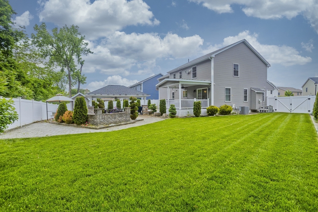 Springfield, Massachusetts 01104, United States, 4 Bedrooms Bedrooms, ,3 BathroomsBathrooms,Residential,Active,153634