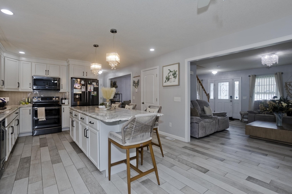 Springfield, Massachusetts 01104, United States, 4 Bedrooms Bedrooms, ,3 BathroomsBathrooms,Residential,Active,153634