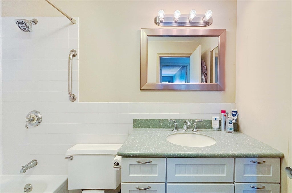 295 Lynn Shore Dr #104, Lynn, MA, 295 Lynn Shore Dr #104, Lynn, MA Photo #13