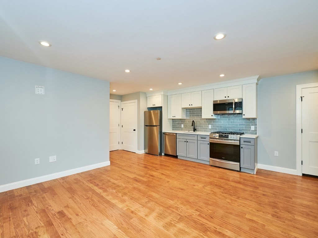 223 Saratoga St 2-203