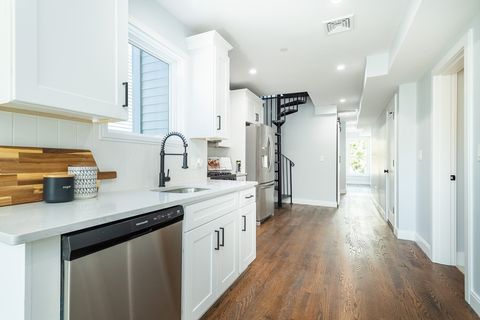 221 Paris 1 Boston MA 02128