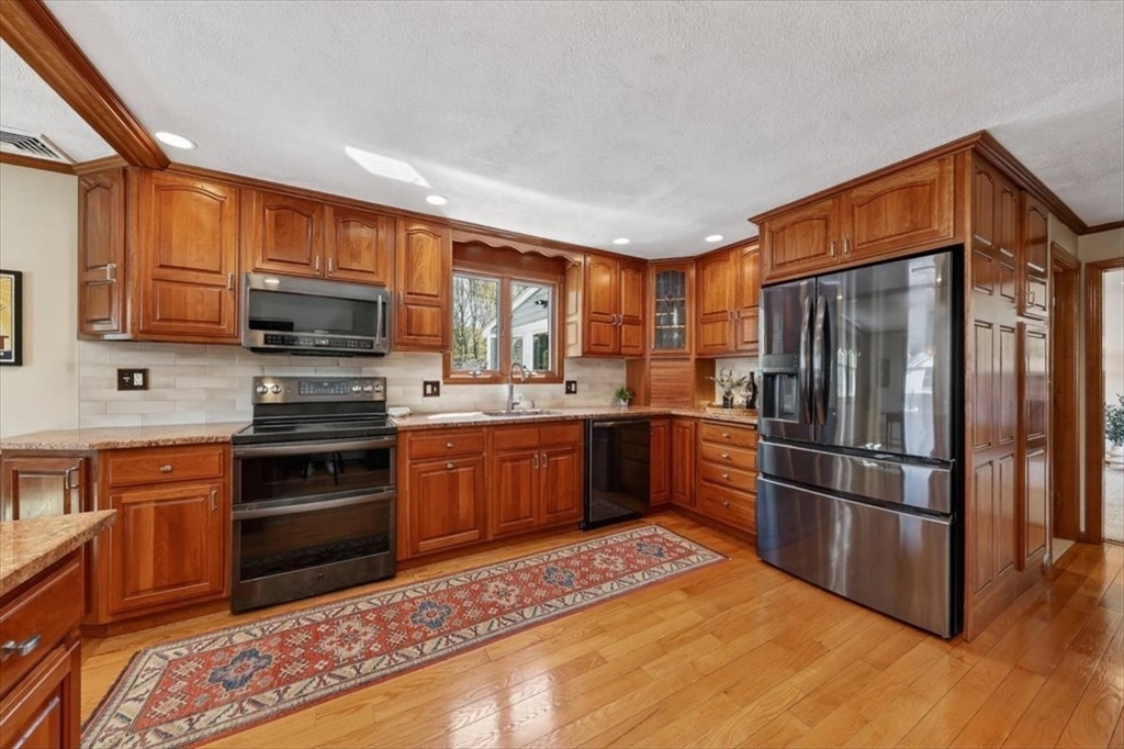 111 Barstow Dr, Braintree, MA Photo #6