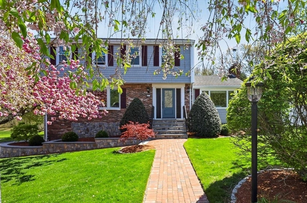 111 Barstow Dr, Braintree, MA Photo #2